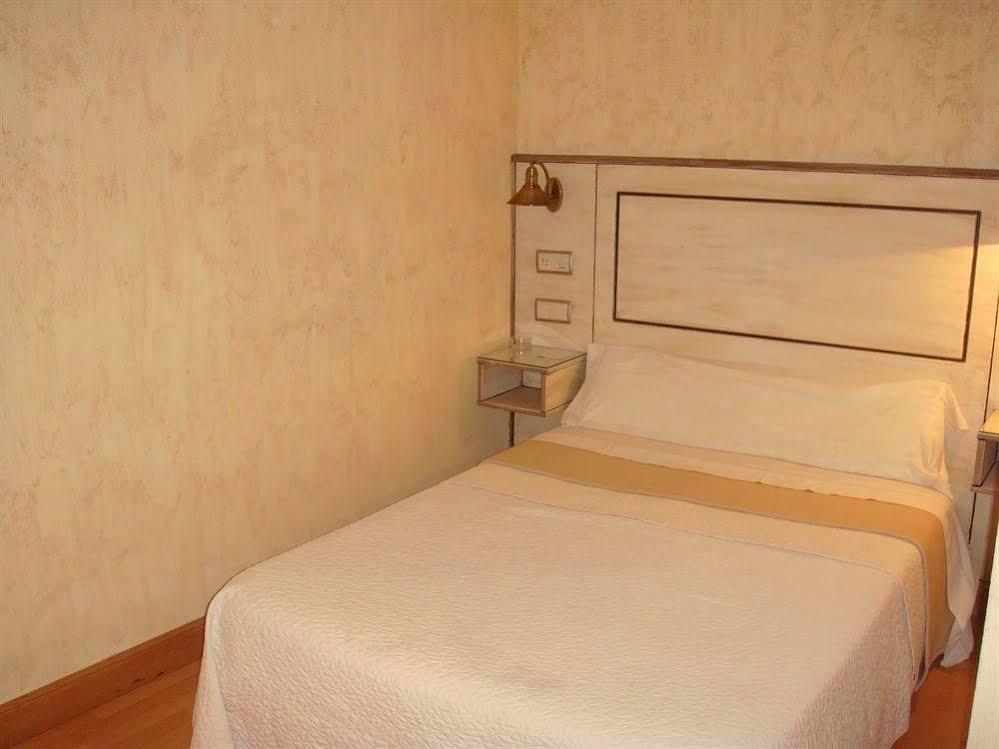 Hotel Castillo De Javier Пампона Екстериор снимка